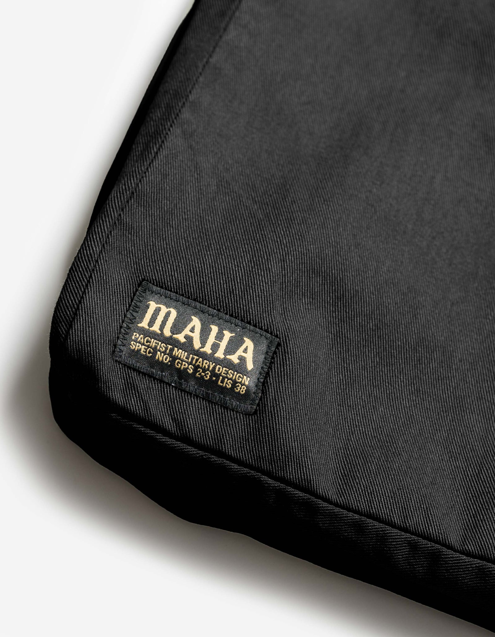 7592 Maha Script Tote Bag Black