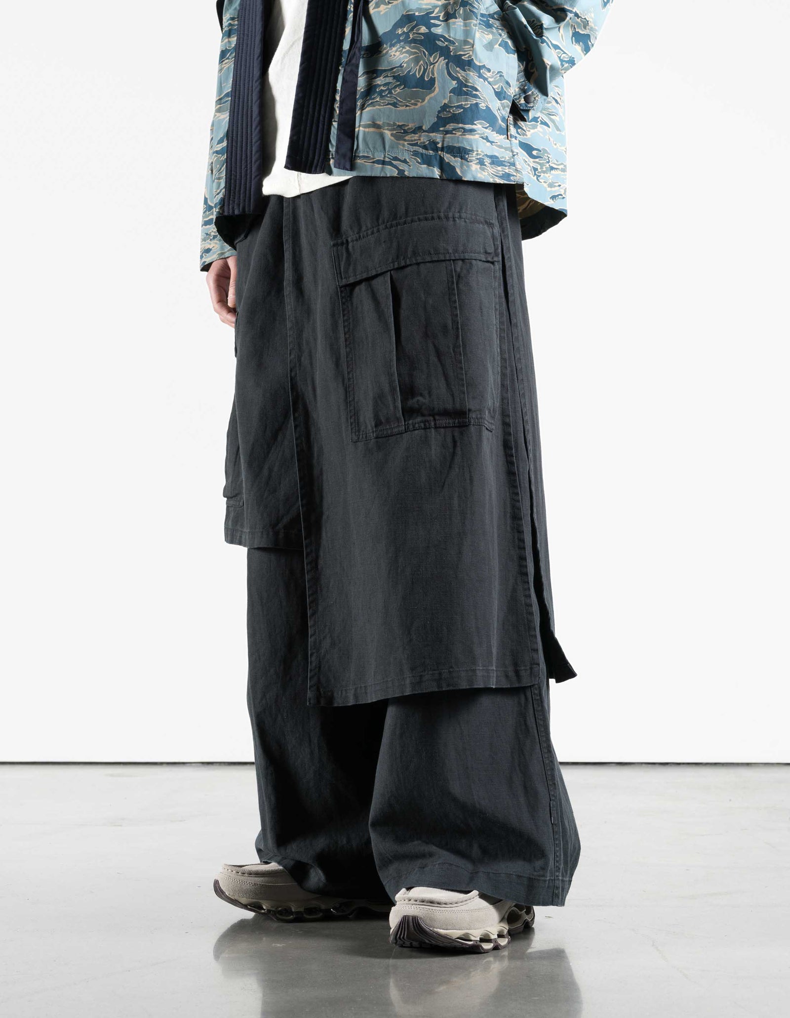 7398 WR Asym Cargo Hakama Pants Black